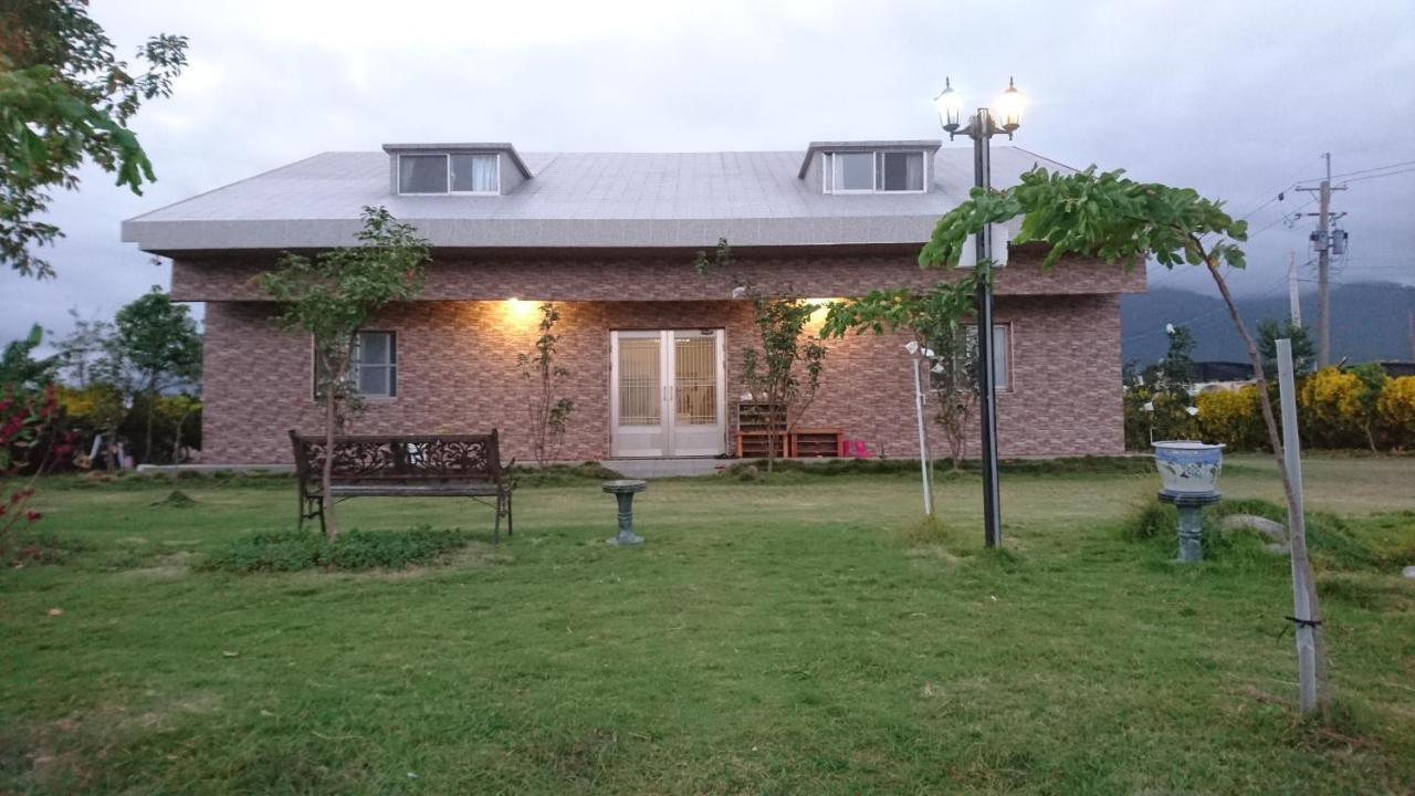 Red Crown Jacana B&B Taitung Exterior foto